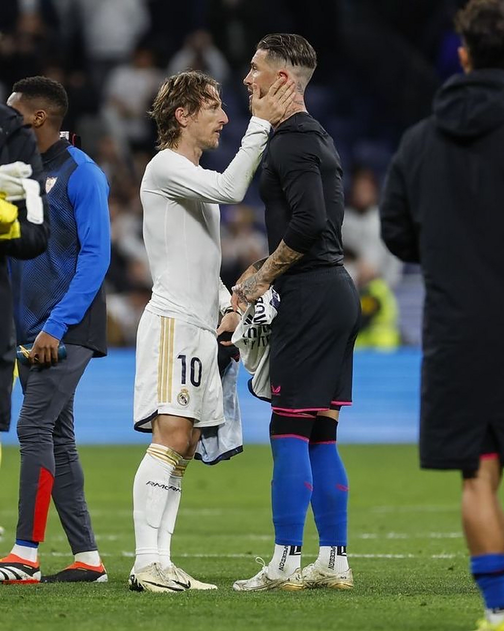 华体会登录-皇马绝杀那不勒斯，拉莫斯补时绝平足总杯的简单介绍  第2张